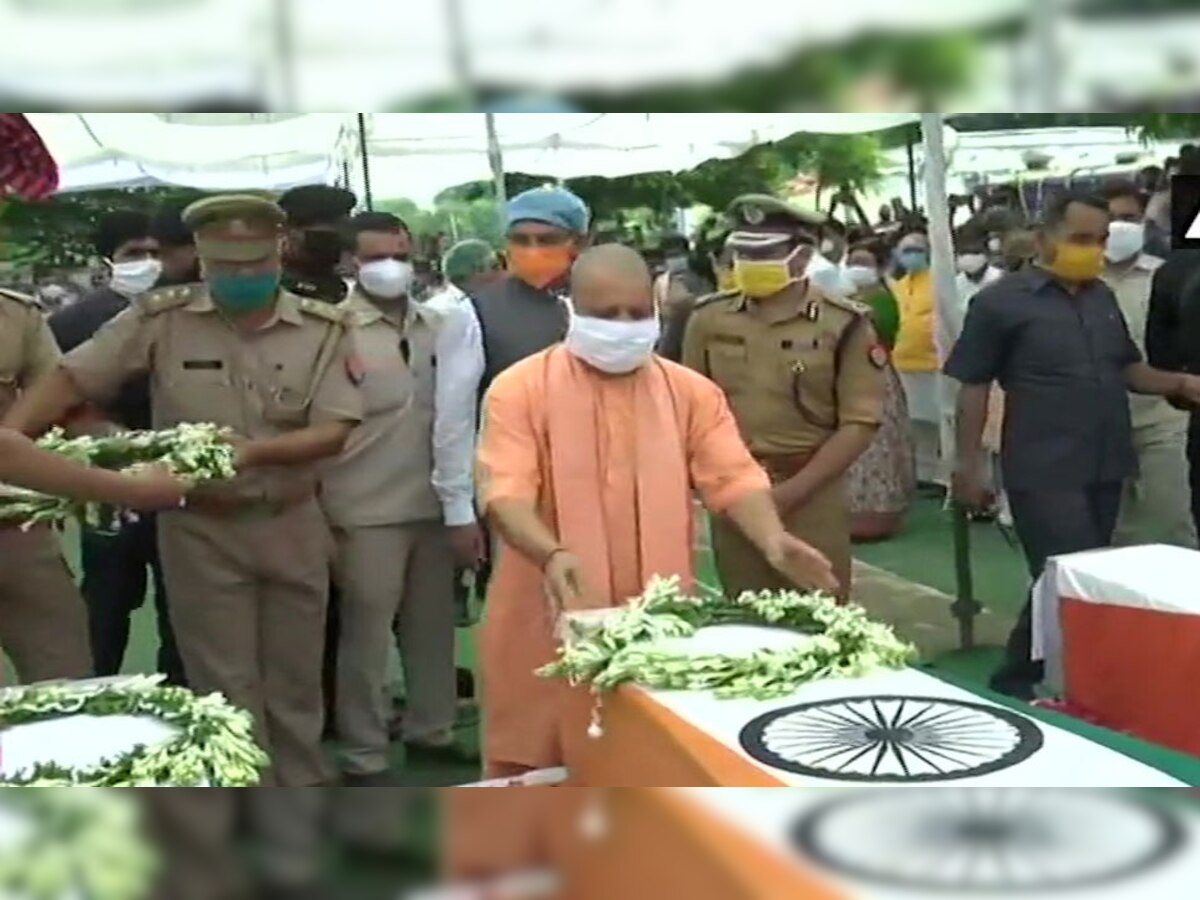 कानपुर में शहीद जवानों को CM योगी ने दी श्रद्धांजलि, आश्रितों को 1-1 करोड़ की मदद का ऐलान
