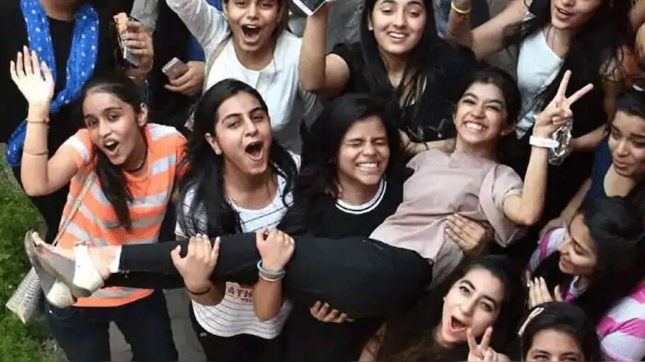 MP Board 10th Results: इस साल 15 तलबा ने किया टॉप, देखिए सभी के नाम