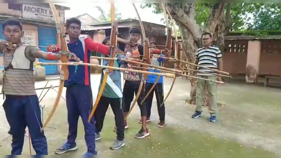 ପେସାରେ ଜଗୁଆଳୀ, ନିଶାରେ ତାଙ୍କର ତୀରନ୍ଦାଜୀ ଶିକ୍ଷା