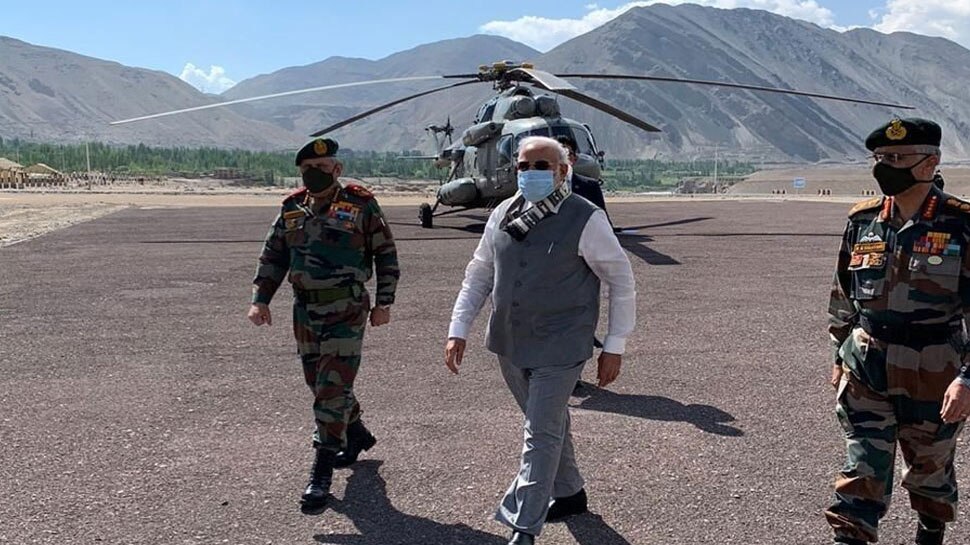 भारतीय सैनिकों को श्रद्धांजलि PM narendra modi in ladakh