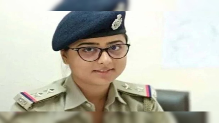 ଦୁଷ୍କର୍ମ ଅଭିଯୁକ୍ତଠାରୁ ୩୫ ଲକ୍ଷ ଲାଞ୍ଚ ନେଇଥିବା ଅଭିଯୋଗ, ଗିରଫ ହେଲେ ମହିଳା ଏସଆଇ