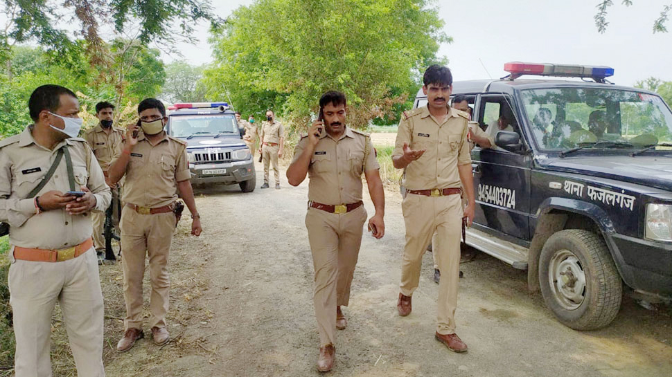 Kanpur Encounter: लापरवाही के इल्ज़ामात के चलते चौबेपुर थाने के 3 पुलिस मुलाज़िम सस्पेंड Kanpur Encounter: लापरवाही के इल्ज़ामात के चलते चौबेपुर थाने के 3 पुलिस मुलाज़िम सस्पेंड