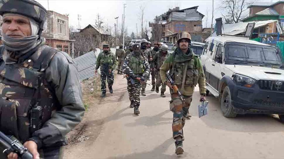 जम्मू-कश्मीर: दहशतगर्दों के साथ तसादुम में एक जवान शहीद, एक दहशतगर्द ढेर