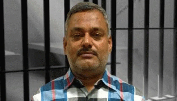 खुलासा: पुलिस अहलकारों के कत्ल के बाद लाशों को आग लगाने की ताक में था विकास दुबे खुलासा: पुलिस अहलकारों के कत्ल के बाद लाशों को आग लगाने की ताक में था विकास दुबे