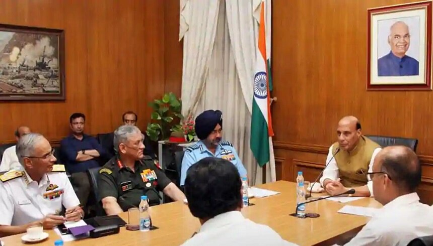 सीमा पर भारत ने चीन को झुकाया, रक्षामंत्री की तीनों सेना प्रमुखों के साथ बैठक खत्म