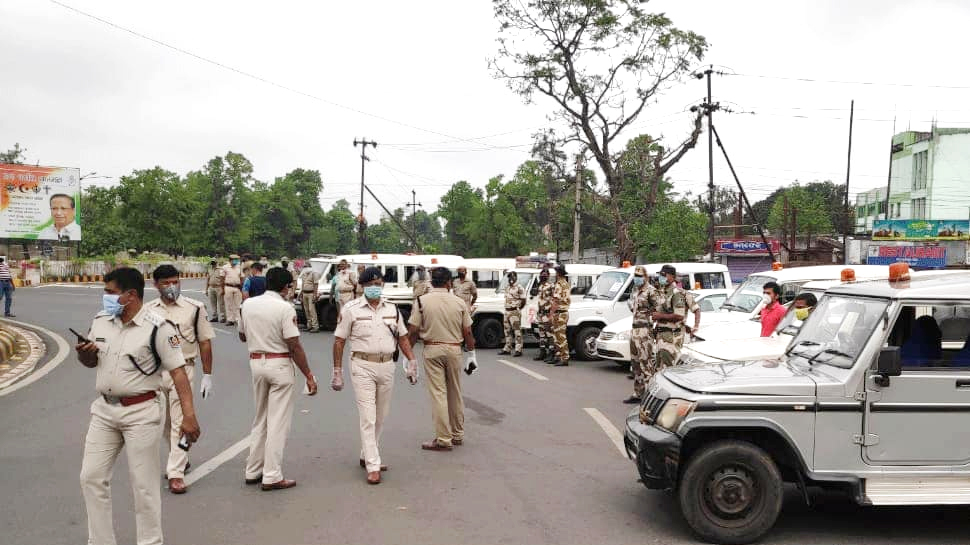 UP में लागू हुआ लॉकडाउन, जानिए क्या खुलेगा और क्या रहेगा बंद UP में लागू हुआ लॉकडाउन, जानिए क्या खुलेगा और क्या रहेगा बंद