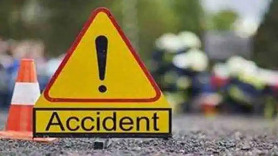 रायबरेली में तेज़ रफ्तार गाड़ी ने 6 लोगों को कुचला, 4 की मौत, 1 की हालत नाज़ुक रायबरेली में तेज़ रफ्तार गाड़ी ने 6 लोगों को कुचला, 4 की मौत, 1 की हालत नाज़ुक