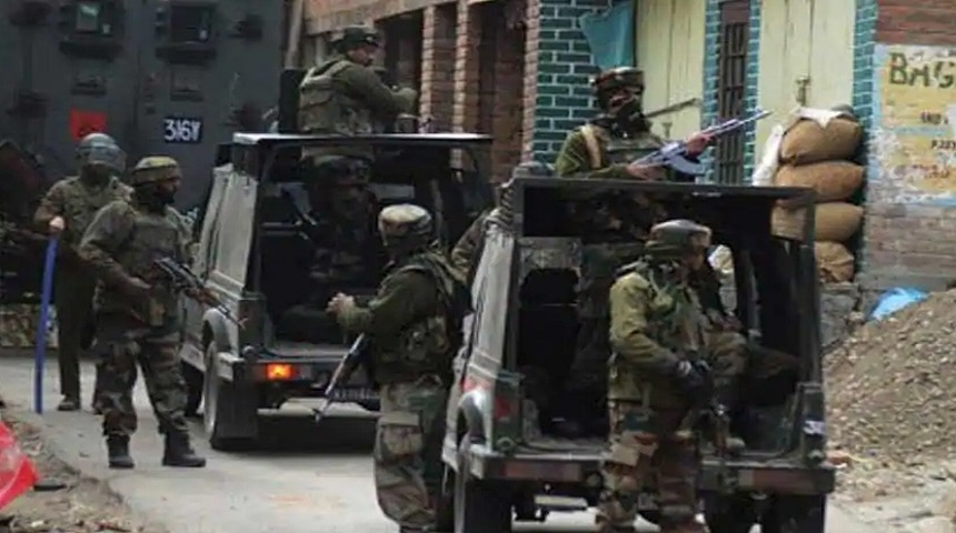 जम्मू कश्मीर में 3 आतंकियों से मुठभेड़, सोपोर के एक घर में छिपे हैं आतंकी