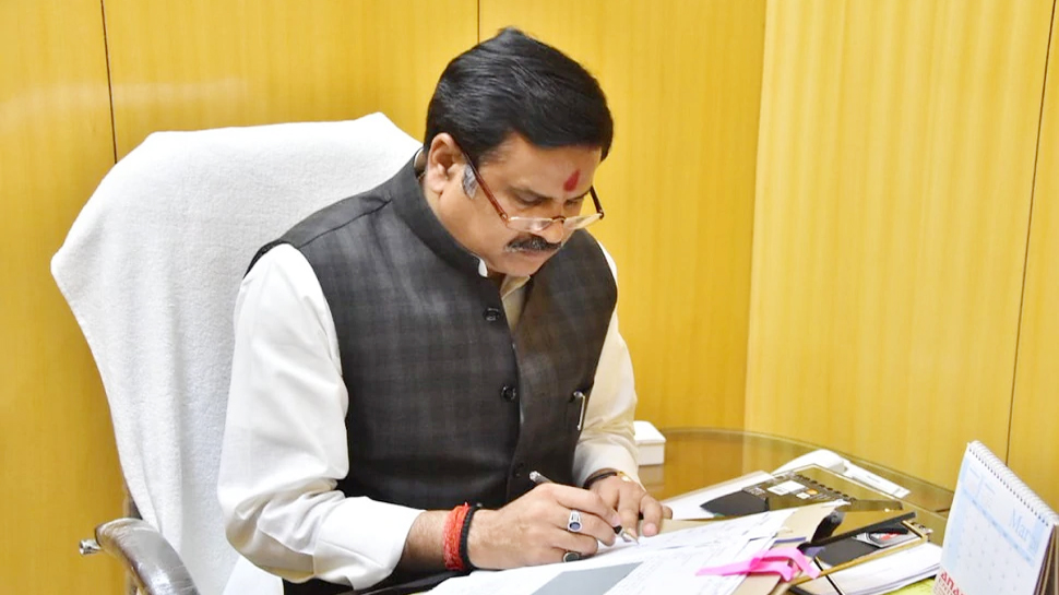 सैलाब को लेकर UP के वज़ीर के अजीब बयान, कहा- सुबह-शाम करें नदियों की पूजा सैलाब को लेकर UP के वज़ीर के अजीब बयान, कहा- सुबह-शाम करें नदियों की पूजा