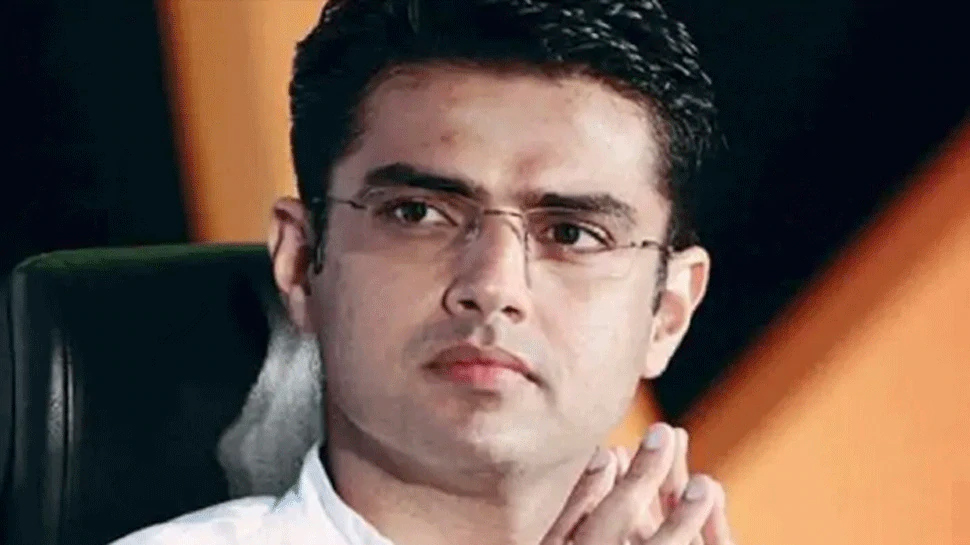 पायलट समेत 18 हामी विधायकों को जारी किया गया नोटिस, 2 दिन में देना होगा जवाब पायलट समेत 18 हामी विधायकों को जारी किया गया नोटिस, 2 दिन में देना होगा जवाब