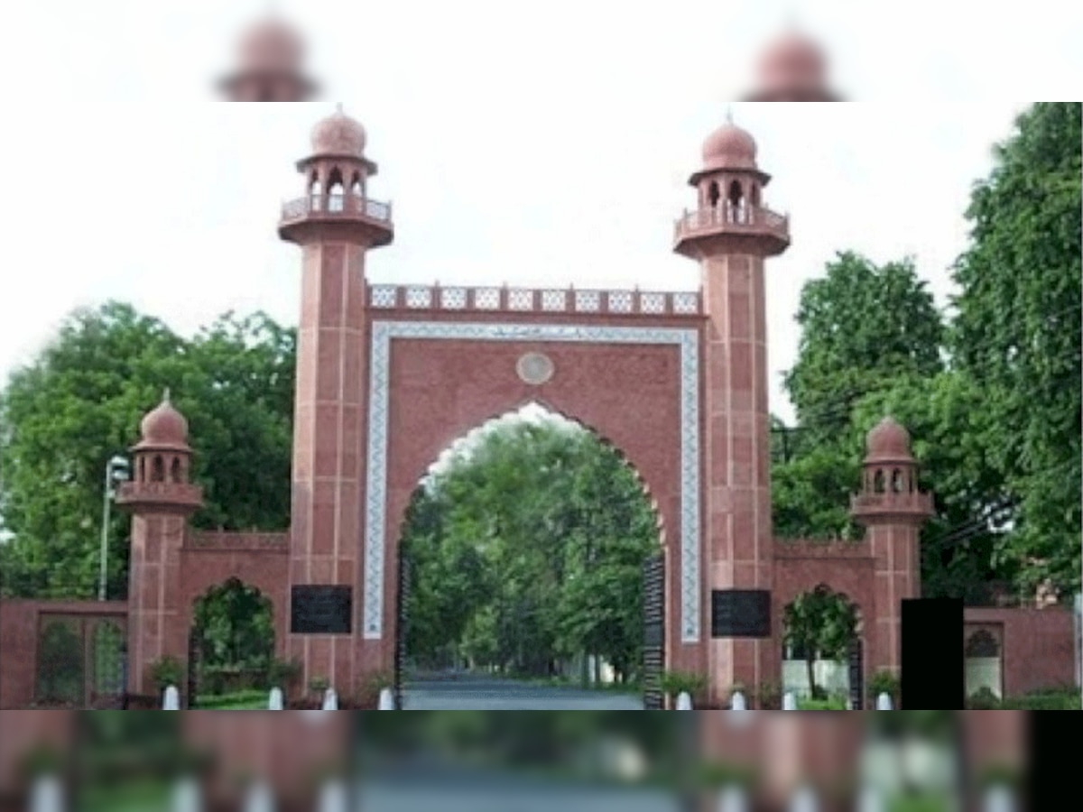 AMU छात्रा को 'पीतल का हिजाब' पहनने के लिए किया जा रहा मजबूर