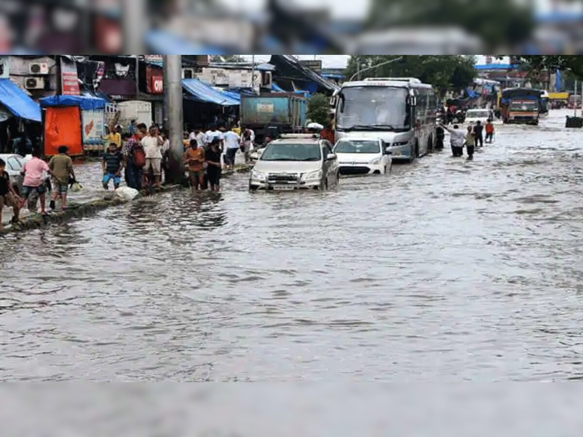 मुंबई समेत इन इलाकों में बाढ़ जैसे हालात, मौसम विभाग ने 24 घंटे के लिए बढ़ाया अलर्ट