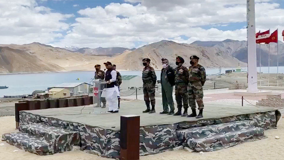 हिंदुस्तान की एक इंच ज़मीन को भी दुनिया की कोई ताकत छू नहीं सकती: राजनाथ सिंह हिंदुस्तान की एक इंच ज़मीन को भी दुनिया की कोई ताकत छू नहीं सकती: राजनाथ सिंह