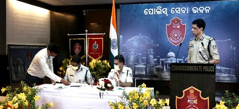କମିଶନରେଟ ପୋଲିସରେ ଯୋଗ ଦେଲେ ଦୁଇ ଡିସିପି କମିଶନରେଟ ପୋଲିସରେ ଯୋଗ ଦେଲେ ଦୁଇ ଡିସିପି