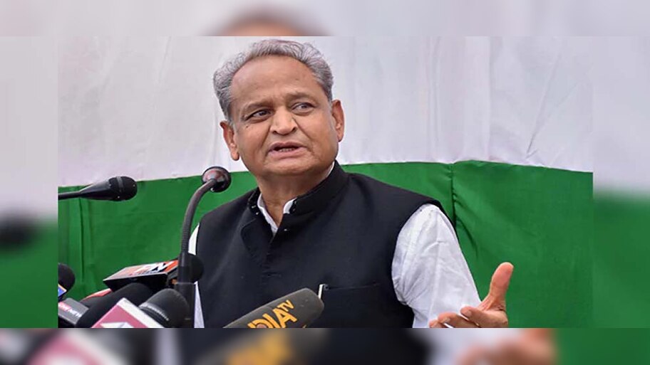 ବର୍ଷିଲେ ଗେହଲୋଟ, କହିଲେ ପାଇଲଟ ନିକମ୍ମା