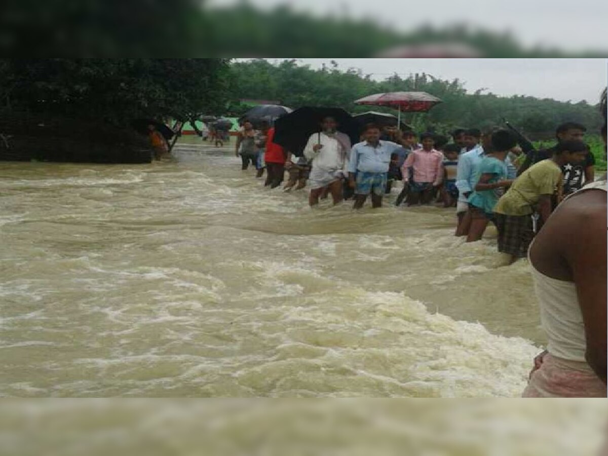 बाढ़ की स्थिति पर सियासी जगत में हलचल, RJD बोली- जनता भगवान भरोसे, सरकार पड़ी बीमार. 