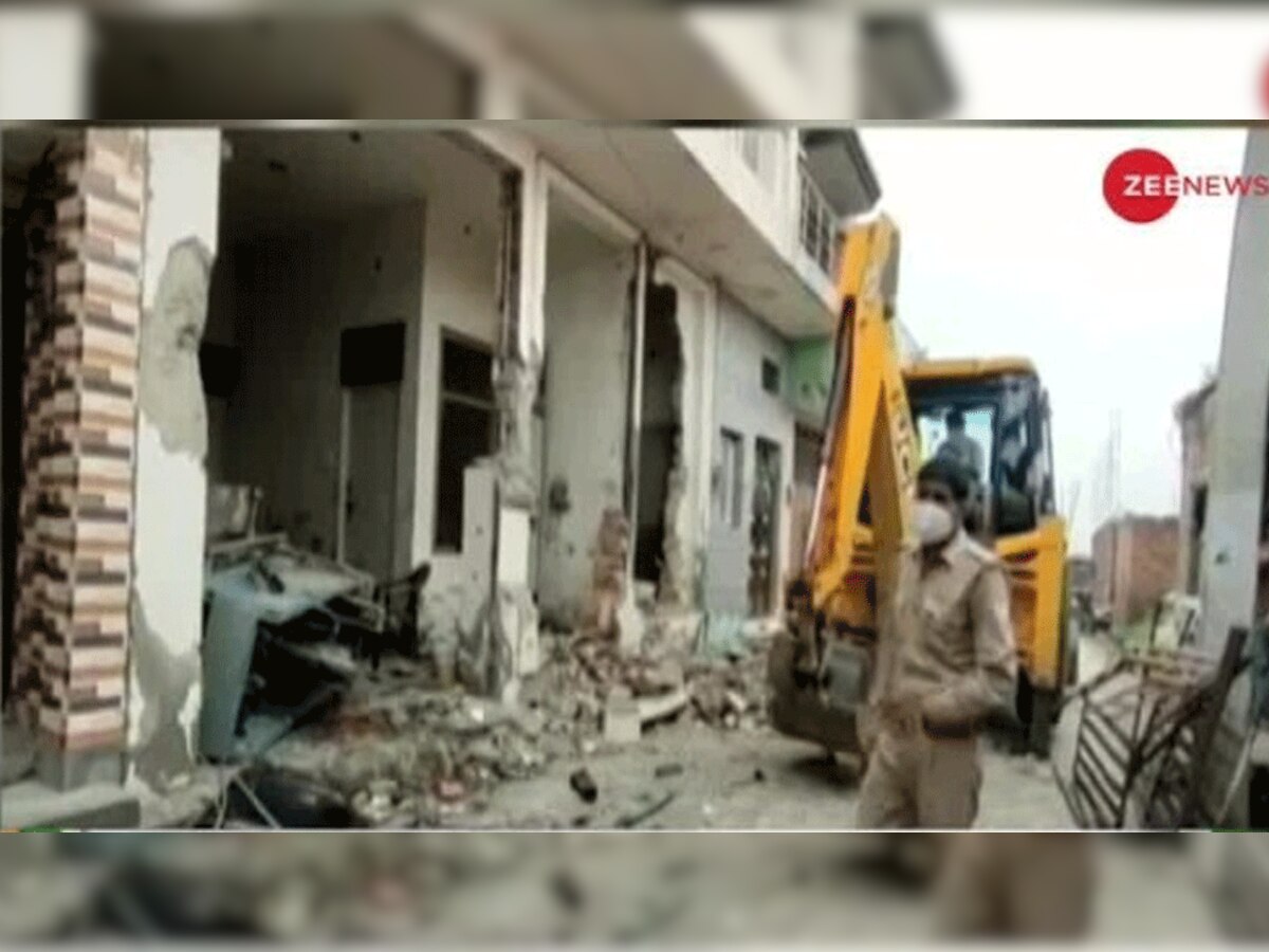 मेरठ लव जिहाद मामला: पुलिस ने आरोपी शमशाद के घर पर चलाया बुलडोजर
