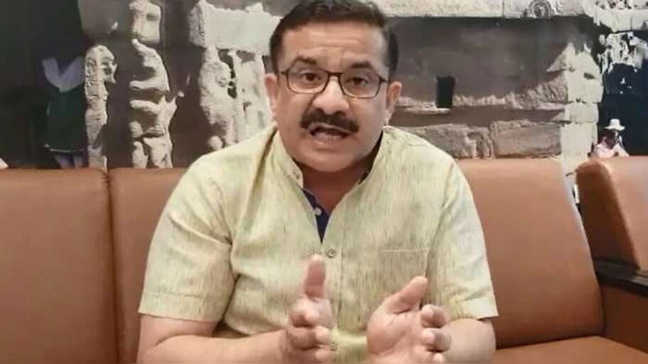 बकरीद पर कुर्बानी में पैसा खर्च करने की बजाए पीएम केयर फंड में दें दान: वसीम रिज़वी