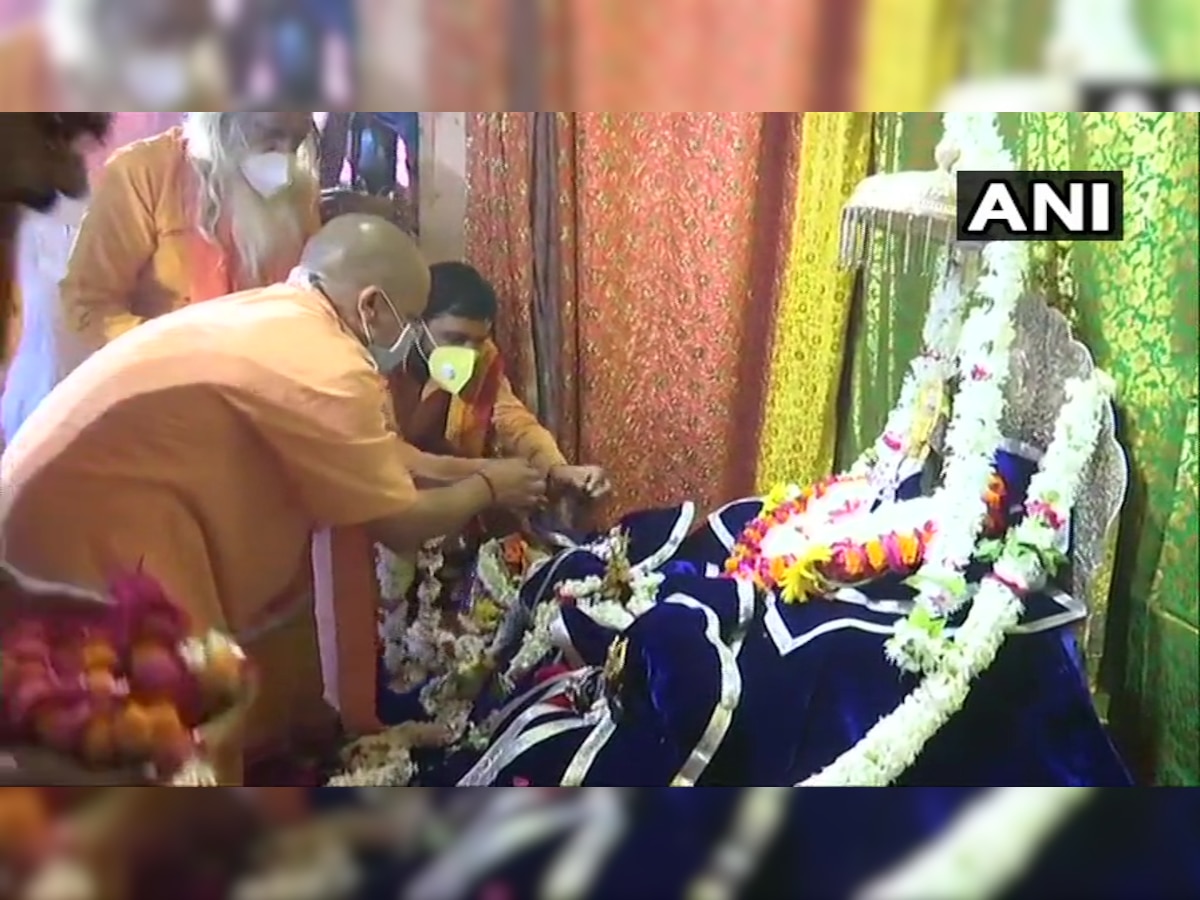 राम मंदिर भूमि पूजन से पहले अयोध्या पहुंचे CM योगी, बोले- रामनगरी को बनाएंगे देश-दुनिया का गौरव