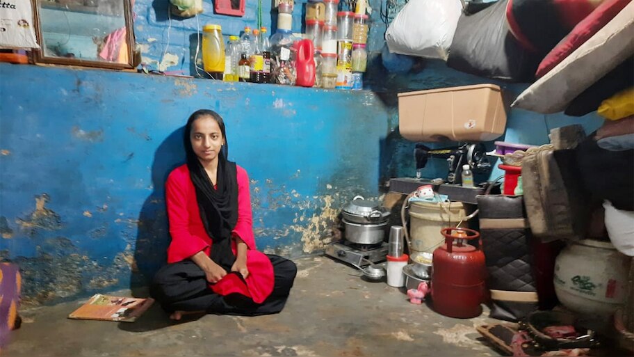 फैज़िया ने 12वीं में हासिल किए 96% नम्बर, आगे की पढ़ाई के लिए अड़चन बन रही गरीबी