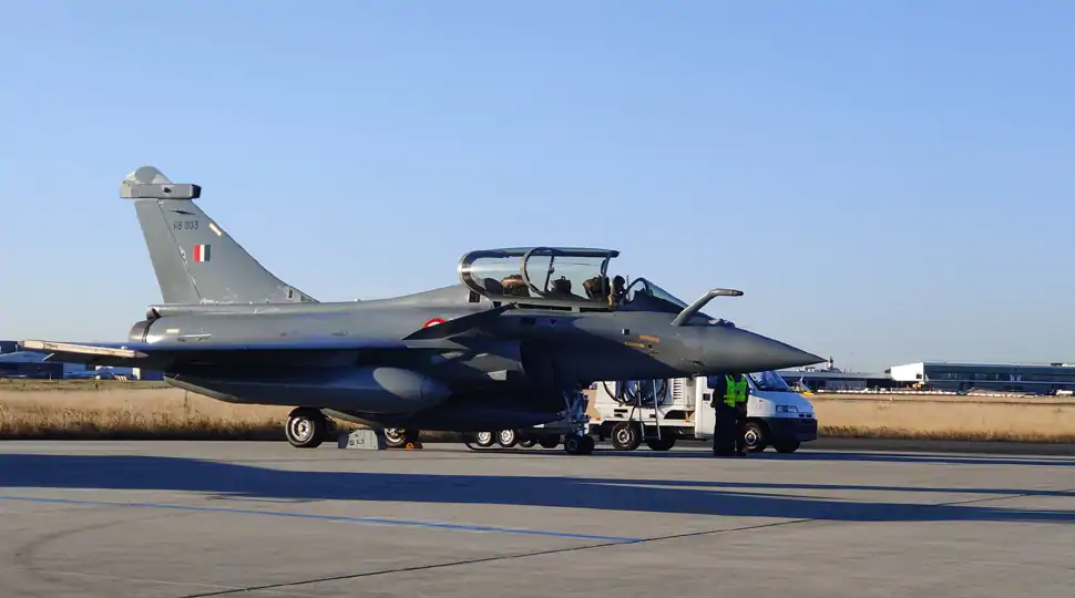 आज अंबाला एयरबेस पहुंचेंगे रफाल जेट्स, IAF चीफ आरकेएस भदौरिया करेंगे रिसीव आज अंबाला एयरबेस पहुंचेंगे रफाल जेट्स, IAF चीफ आरकेएस भदौरिया करेंगे रिसीव