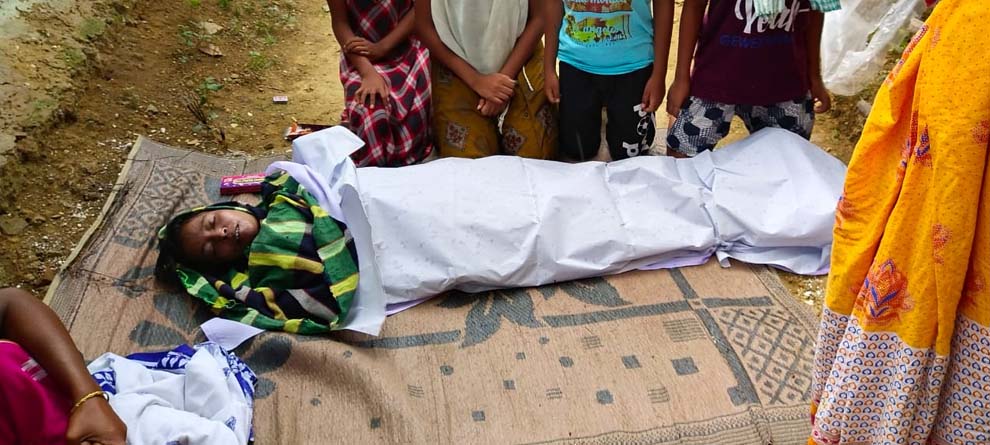 ଚିକିତ୍ସା ଅବହେଳାରୁ ଚାଲିଗଲା ମହିଳାଙ୍କ ଜୀବନ, ଅନାଥ ହୋଇଗଲେ ୪ ଭାଇଭଉଣୀ ଚିକିତ୍ସା ଅବହେଳାରୁ ଚାଲିଗଲା ମହିଳାଙ୍କ ଜୀବନ, ଅନାଥ ହୋଇଗଲେ ୪ ଭାଇଭଉଣୀ