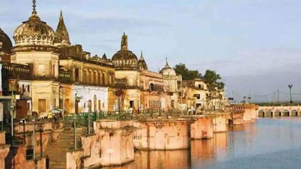 राम मंदिर निर्माण कार्यक्रम के लिए सोने के खड़ाऊं में रखकर भेजा गया अनमोल उपहार राम मंदिर निर्माण कार्यक्रम के लिए सोने के खड़ाऊं में रखकर भेजा गया अनमोल उपहार