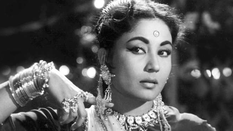 after meeting Meena Kumari, why Dharmendra started crying? | मीना