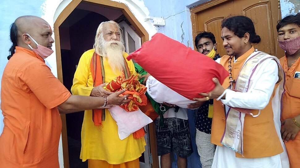 लक्ष्मण, भरत, शत्रुघ्न और भक्त हनुमान के कपड़े भी तैयार
