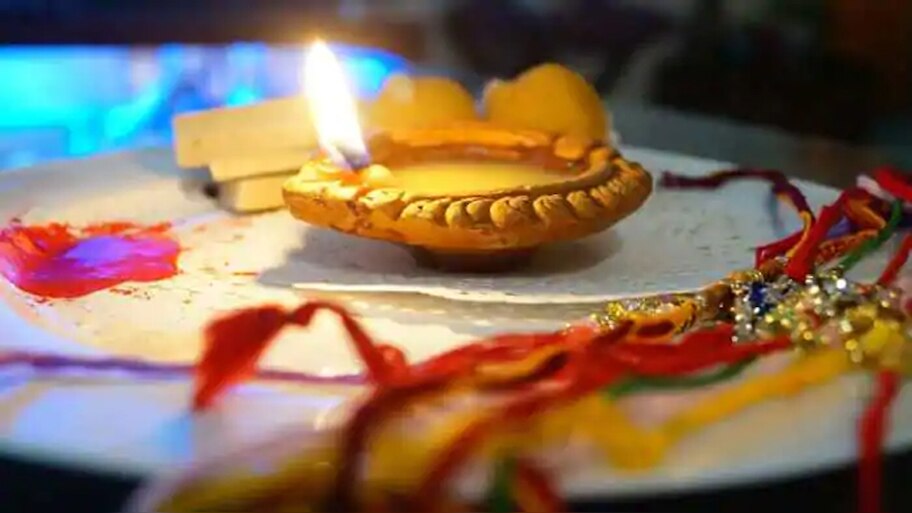 रक्षाबंधन स्पेशल: जब रानी कर्णावती ने हुमायूं को राखी भेजकर मांगी थी मदद, पढ़िए फिर क्या हुआ