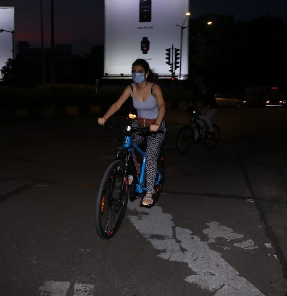 सुरक्षा का रखा ख्याल Fatima Sana Shaikh