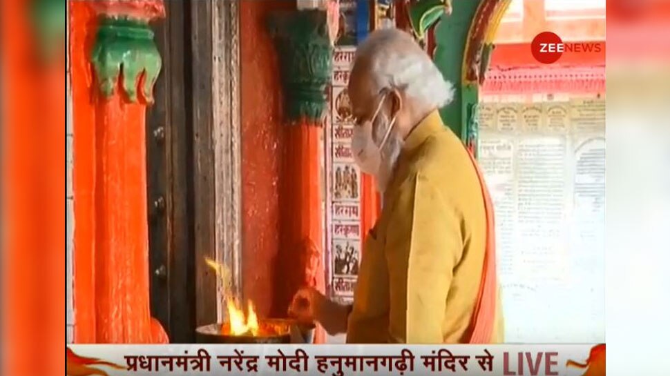 सबसे पहले हनुमानगढ़ी मंदिर में किया दर्शन