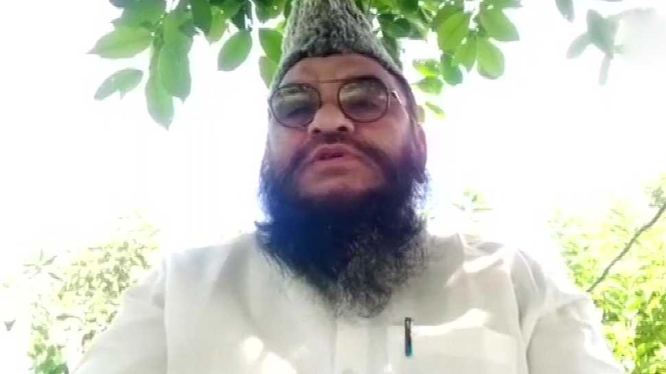 साजिद रशीदी ने दिया माहौल बिगाड़ने वाला बयान, कहा- 'हो सकता है कि अब मंदिर तोड़ा जाए' साजिद रशीदी ने दिया माहौल बिगाड़ने वाला बयान, कहा- 'हो सकता है कि अब मंदिर तोड़ा जाए'
