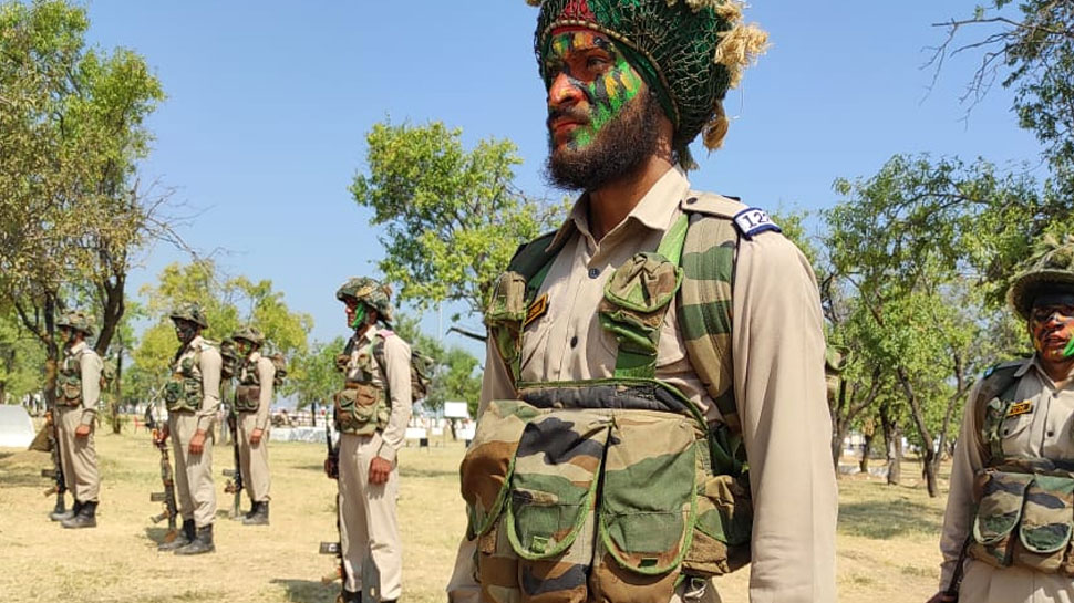 फौज में भर्ती होकर देश की रक्षा करेंगे युवा