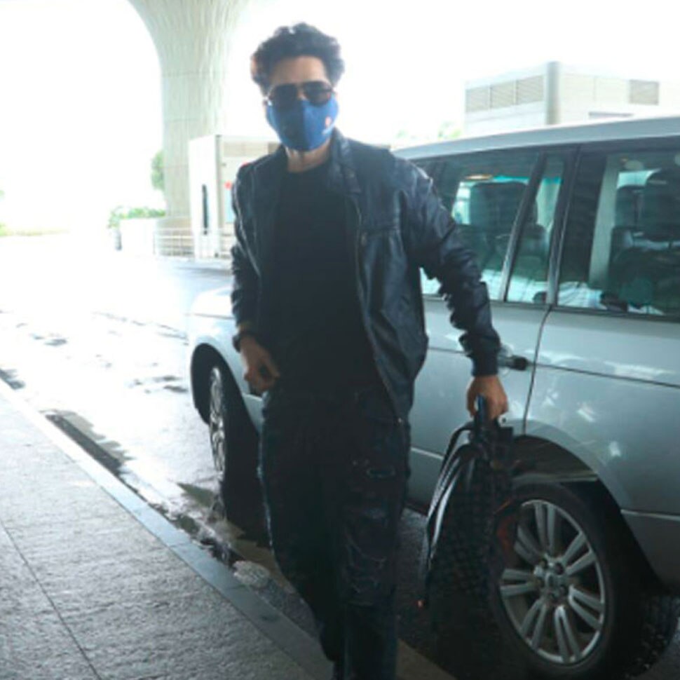 Akshay Kumar leaves for UK with team of film 'Bell Bottom', see Airport LOOK