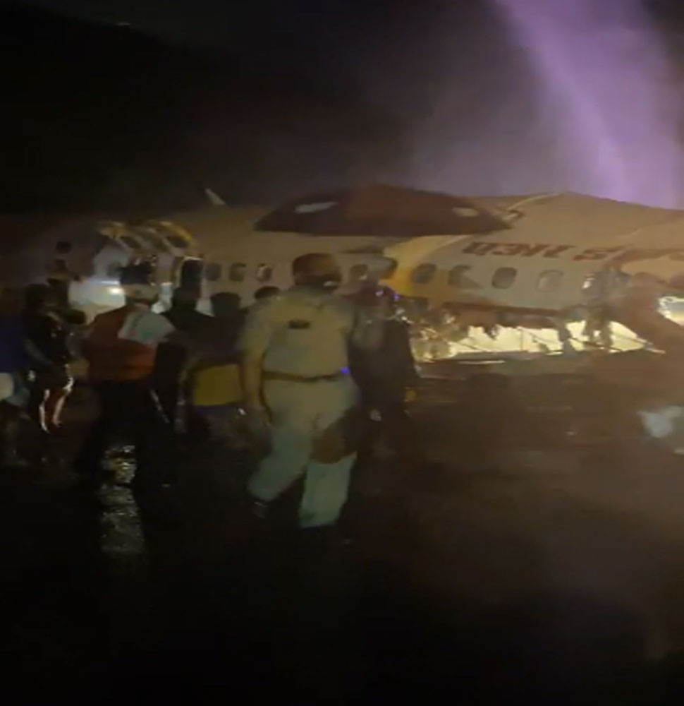 केरल विमान हादसा kerala plane crash air india express flight skidded off the runway