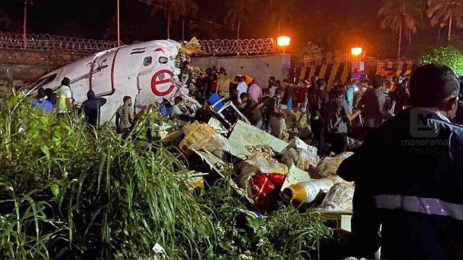 कोझिकोड प्लेन हादसे में अब तक 18 की मौत, 100 से ज्यादा ज़ख्मी, मुआवज़े का किया ऐलान