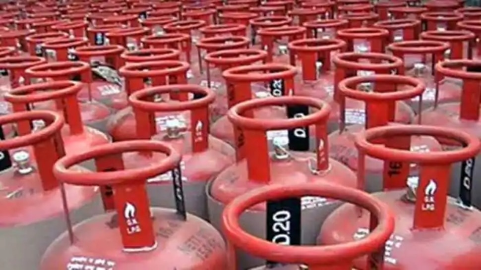 LPG पर खाना पकाते वक्त बरतें ये सावधानियां, वरना हो सकता हादसा