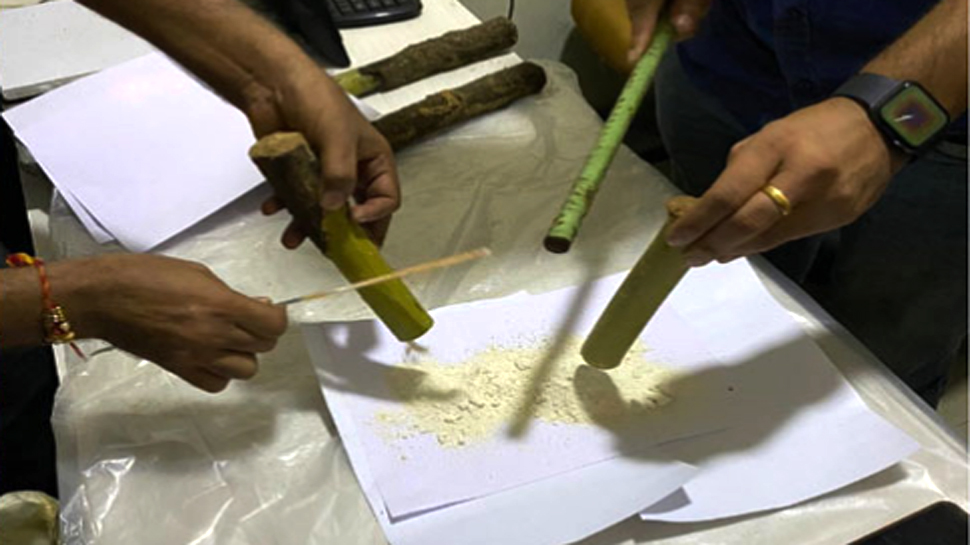 अफगानिस्तान से लाई जा रही 1000 करोड़ की हेरोइन नवी मुंबई पोर्ट से ज़ब्त अफगानिस्तान से लाई जा रही 1000 करोड़ की हेरोइन नवी मुंबई पोर्ट से ज़ब्त