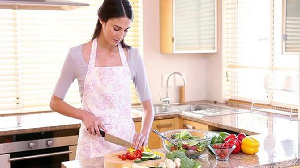 Your luck is also connected to the kitchen, take special care of these things while making | किचन से भी जुड़ा है आपकी किस्मत का कनेक्शन, बनवाते समय इन बातों का रखें