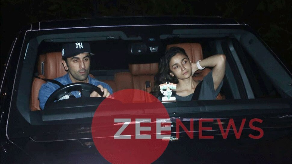 फैंस संजू बाबा के लिए मांग रहे हैं दुआ Alia-Ranbir at Sanjay Dutt House