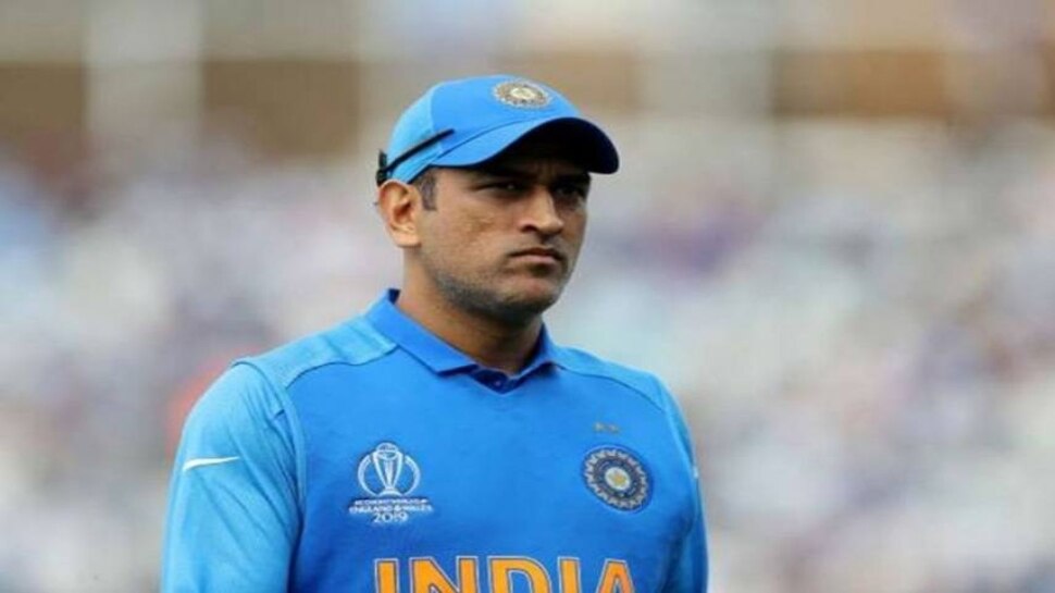 धोनी ने अपने सीनियर खिलाड़ियों को बताया था स्लो फील्डर Dhoni said his Senior Player as slow Fielder