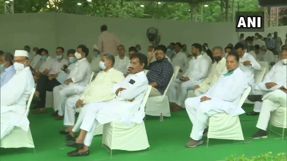 सचिन पायलट ने सहयोग के लिए आभार व्यक्त किया. see beautiful images of sachin pilot and ashok gehlot meeting after crisis