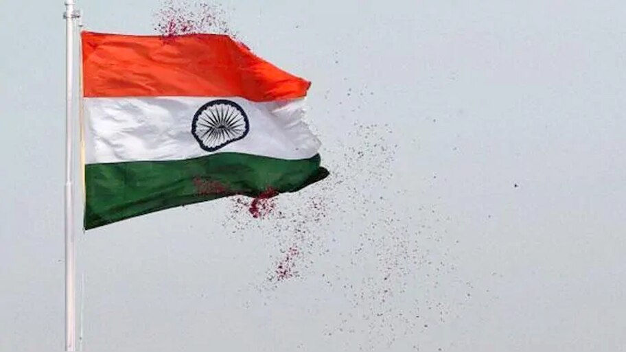 मुल्क की इज़्ज़तो हुरमत बचाने के लिए आज़ादी के दीवानों ने पानी के माफ़िक बहाया खून