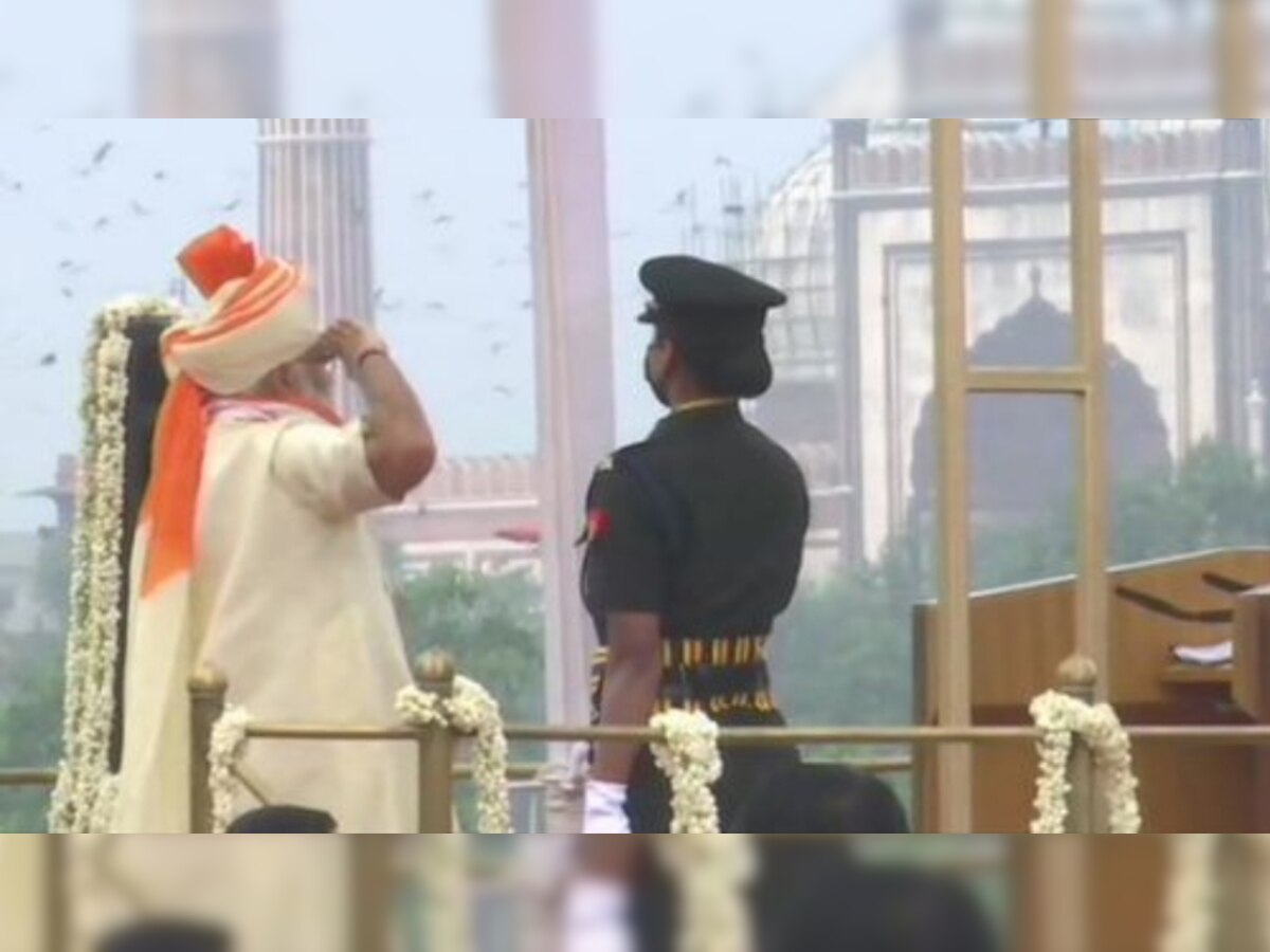 Pm Narendra Modi and Maj Shweta Pandey