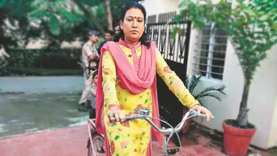 BJP मिनिस्टर के तालाब से चोरी हुईं 30 हज़ार मछलियां, जांच में जुटी पुलिस BJP मिनिस्टर के तालाब से चोरी हुईं 30 हज़ार मछलियां, जांच में जुटी पुलिस
