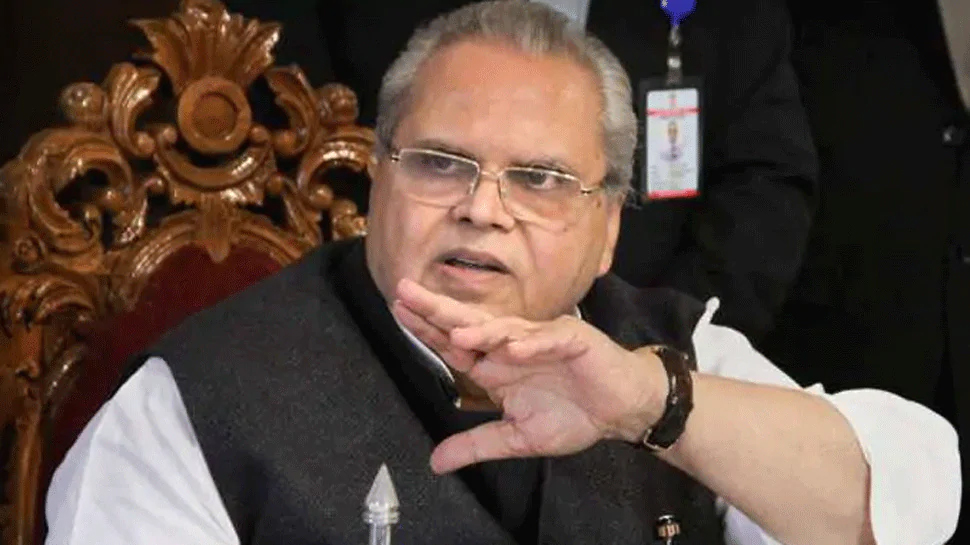गवर्नर सत्यपाल मलिक का हुआ ट्रांसफर, भगत सिंह कोश्यारी संभालेंगे गोवा का इज़ाफी चार्ज गवर्नर सत्यपाल मलिक का हुआ ट्रांसफर, भगत सिंह कोश्यारी संभालेंगे गोवा का इज़ाफी चार्ज