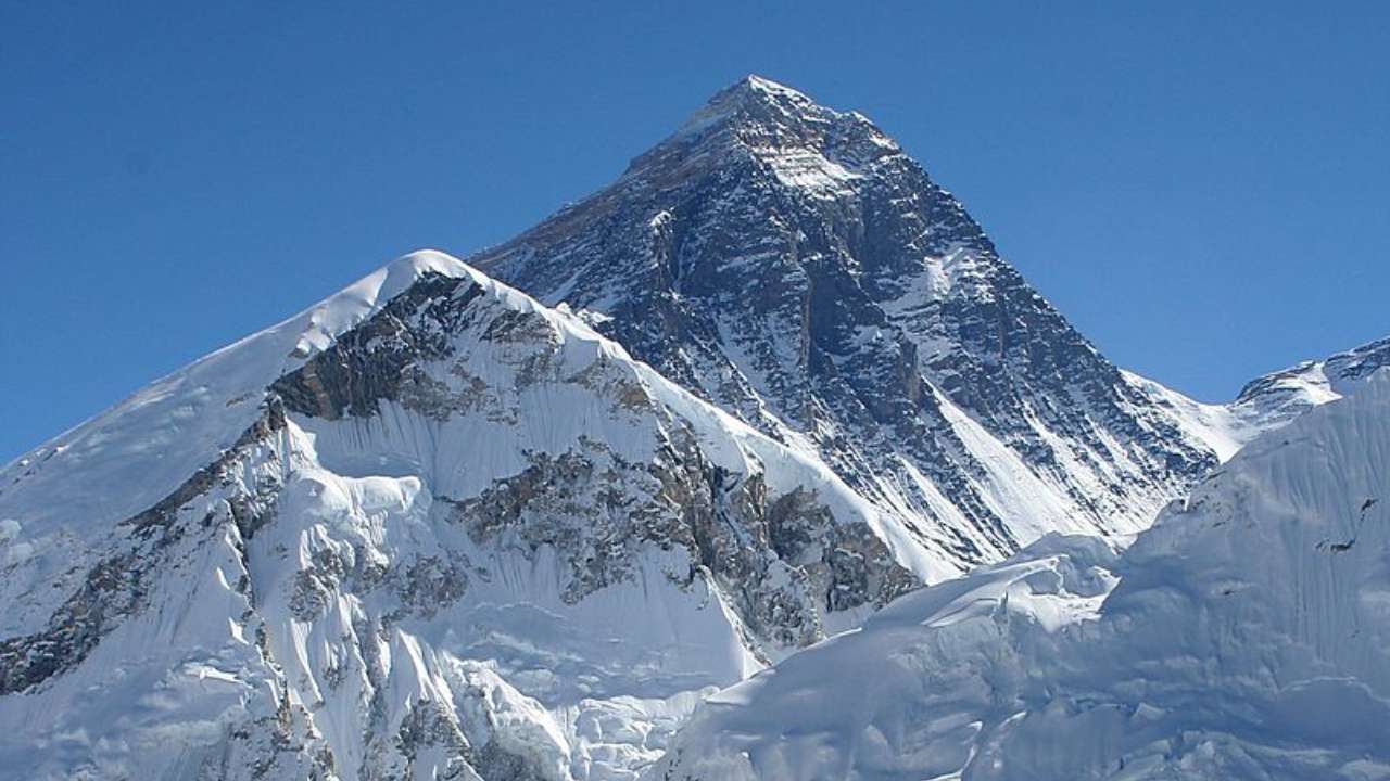 China's new move on Mount Everest, together with Nepal, will tell new height of peak | माउंट एवरेस्ट पर चीन की नई चाल, नेपाल के साथ मिलकर बताएगा चोटी की नई ऊंचाई |