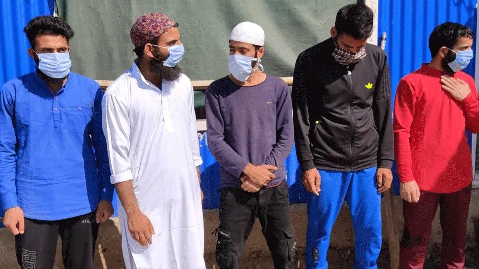 कश्मीर के बांदीपोरा में ISJK के 5 आतंकी गिरफ्तार, सेना पर हमले का बना रहे थे प्लान कश्मीर के बांदीपोरा में ISJK के 5 आतंकी गिरफ्तार, सेना पर हमले का बना रहे थे प्लान