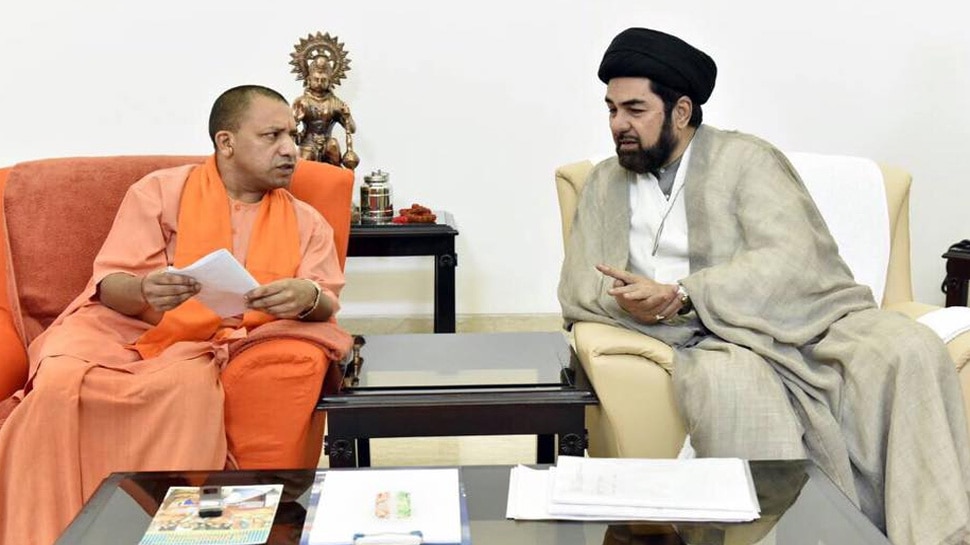 शिया धर्मगुरु मौलाना कल्बे जवाद ने खत्म किया धरना, योगी सरकार ने मानी सभी मांगें शिया धर्मगुरु मौलाना कल्बे जवाद ने खत्म किया धरना, योगी सरकार ने मानी सभी मांगें